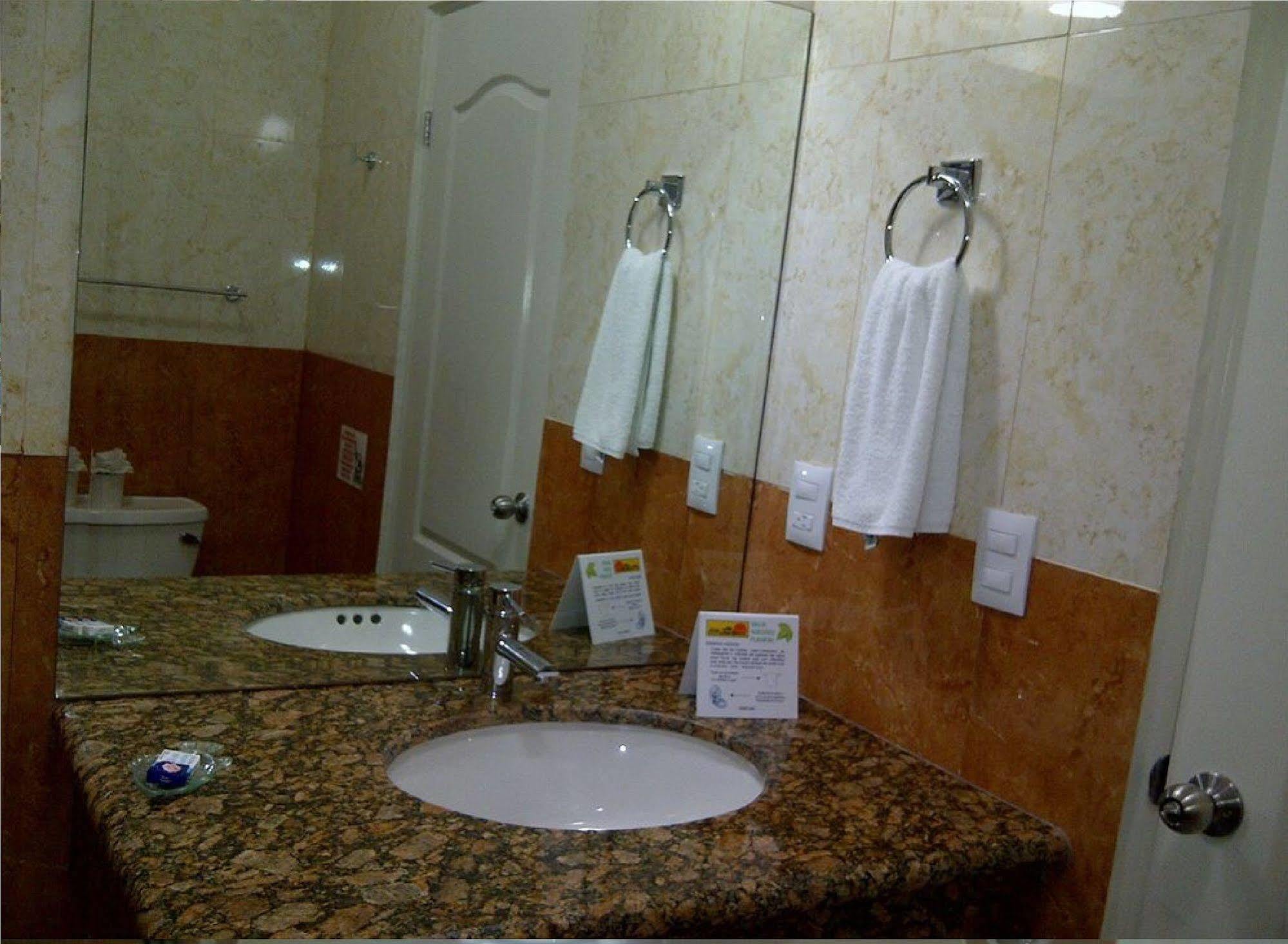 Hotel Isleno Исла Мухерес Екстериор снимка